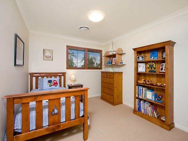 4 Buckingham Way, Elanora QLD 4221