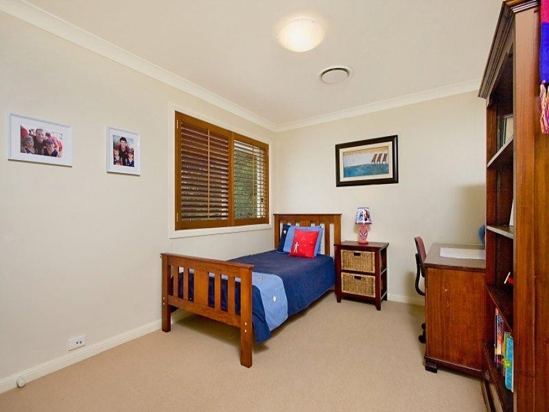 4 Buckingham Way, Elanora QLD 4221