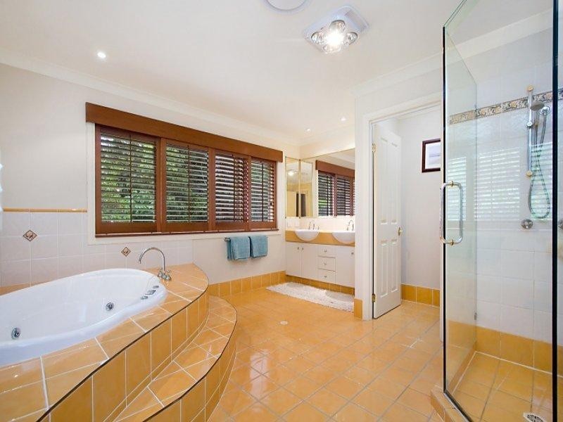 4 Buckingham Way, Elanora QLD 4221