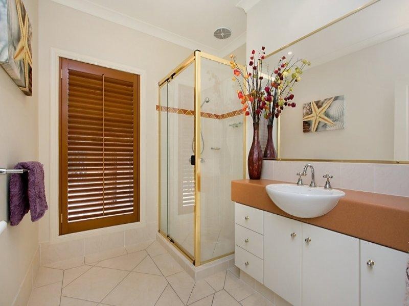 4 Buckingham Way, Elanora QLD 4221