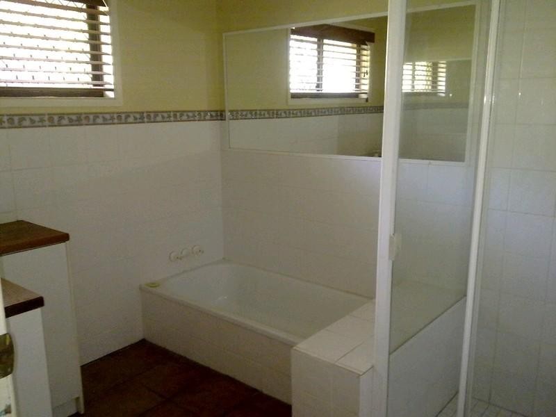 86 Tallebudgera Drive, Palm Beach QLD 4221