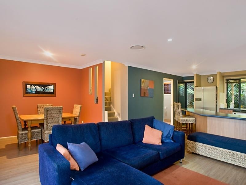 9/2 Karri Court, Burleigh Heads QLD 4220