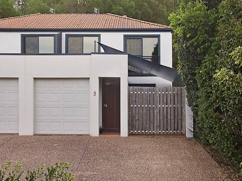 9/2 Karri Court, Burleigh Heads QLD 4220