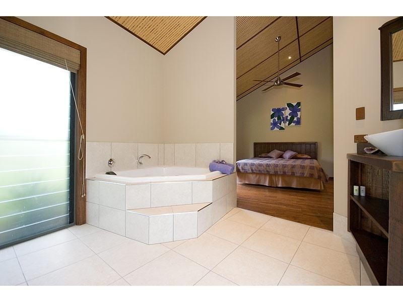 472 Tallebudgera Creek Road, Tallebudgera Valley QLD 4228