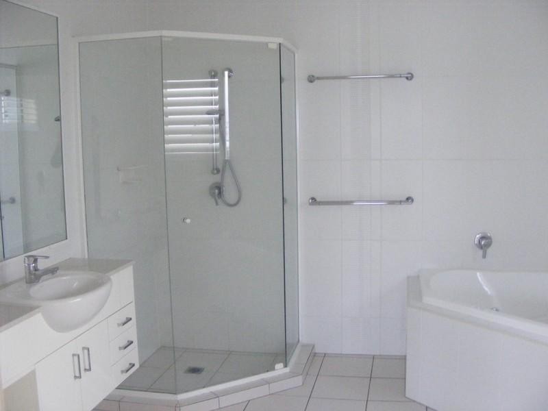 2/760 Pacific Parade, Currumbin QLD 4223