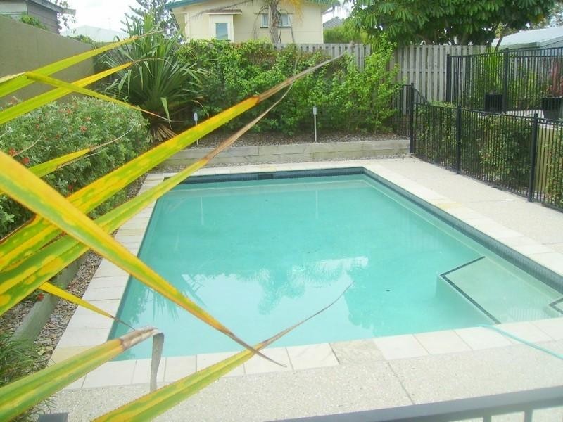 1/111-113 Golden Four Drive, Bilinga QLD 4225