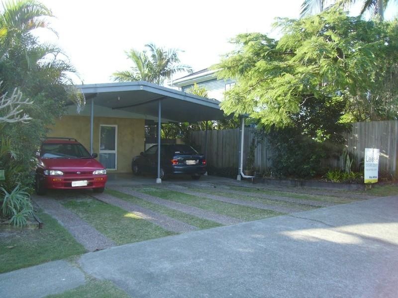 2/9 Thirteenth Avenue, Palm Beach QLD 4221