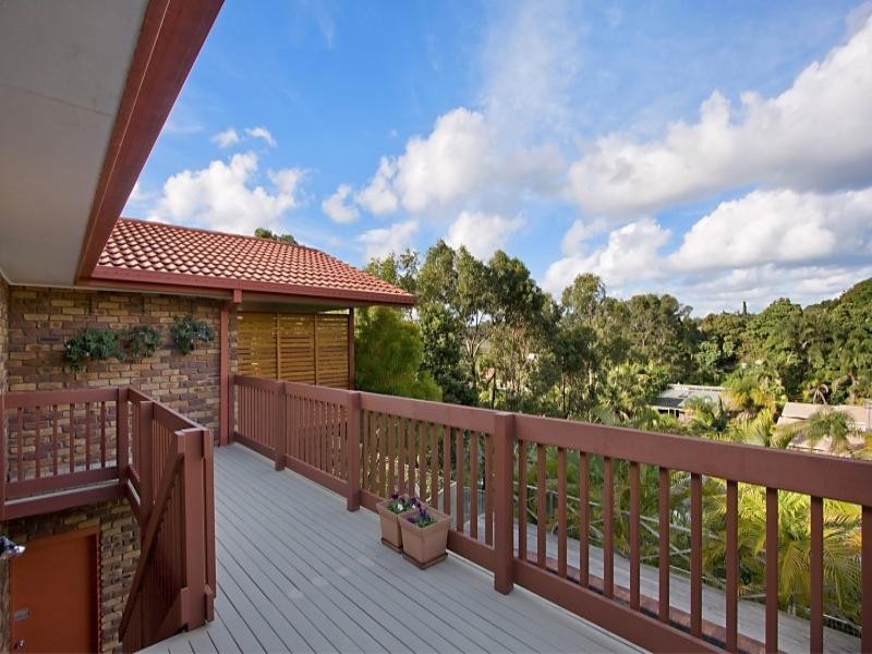 25 Crest Drive, Elanora QLD 4221
