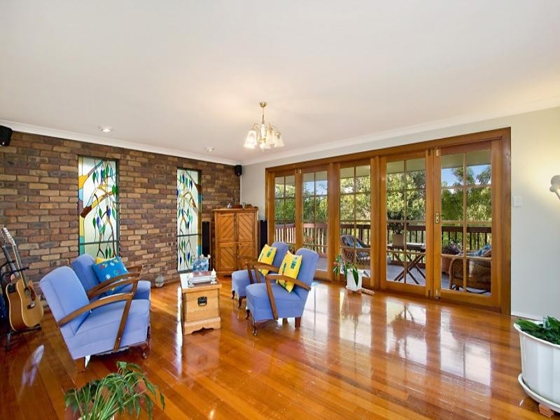 25 Crest Drive, Elanora QLD 4221