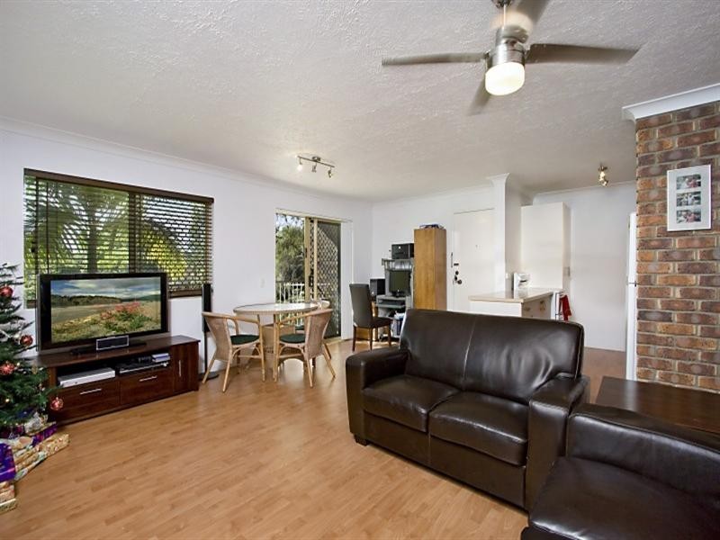 5/4 Rolan Court, Palm Beach QLD 4221