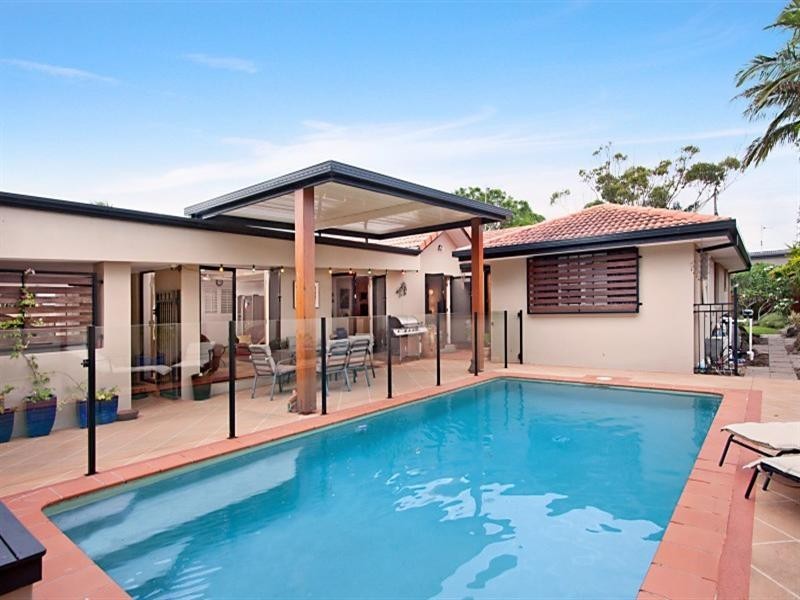 27 Melaleuca Drive, Palm Beach QLD 4221