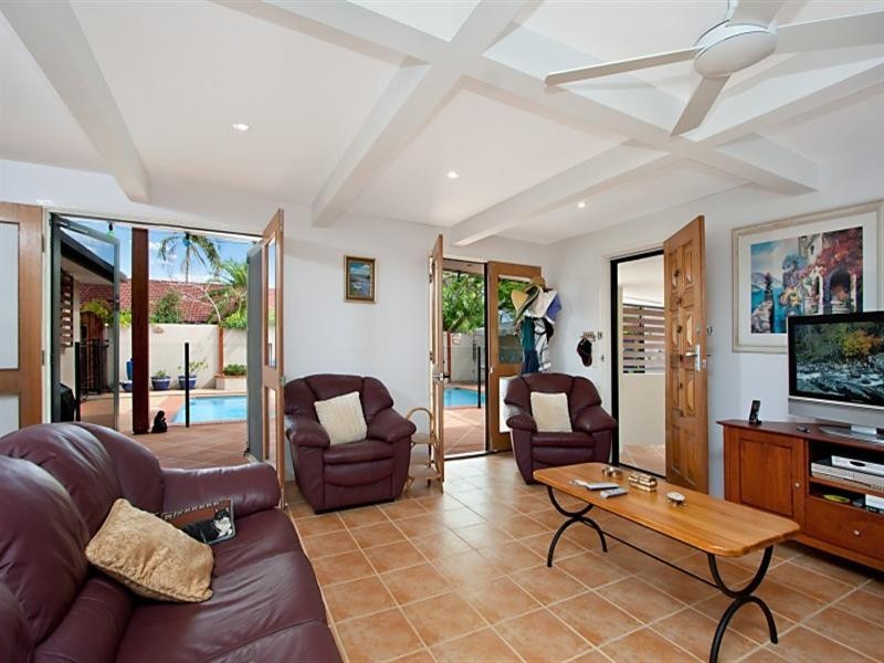 27 Melaleuca Drive, Palm Beach QLD 4221