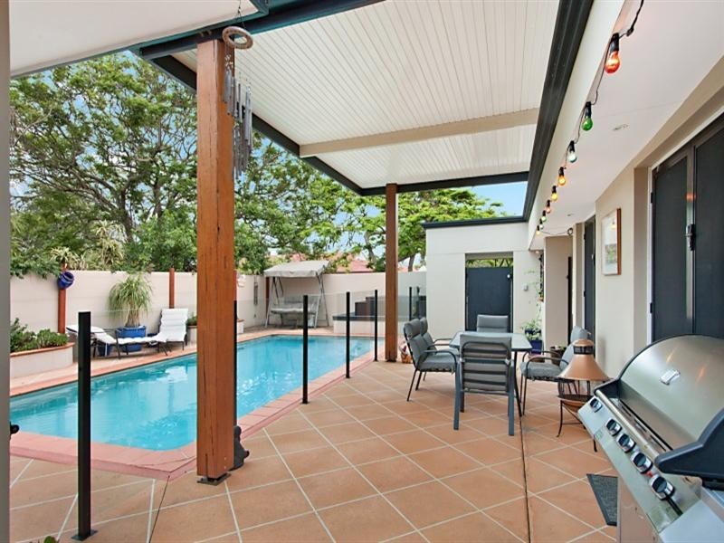 27 Melaleuca Drive, Palm Beach QLD 4221