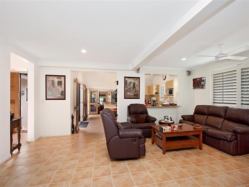 27 Melaleuca Drive, Palm Beach QLD 4221