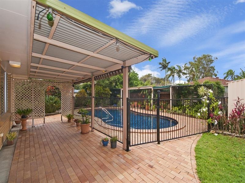 37 Tatha Avenue, Palm Beach QLD 4221