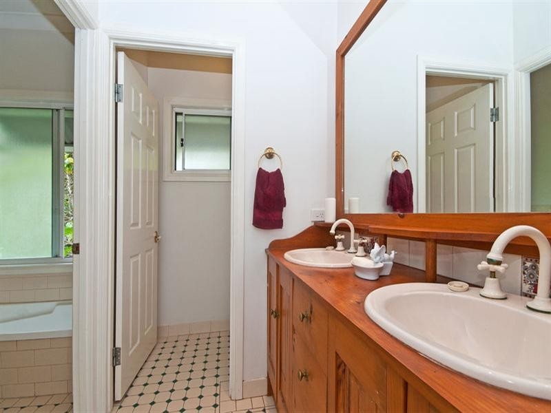 35 Valley Drive, Tallebudgera QLD 4228