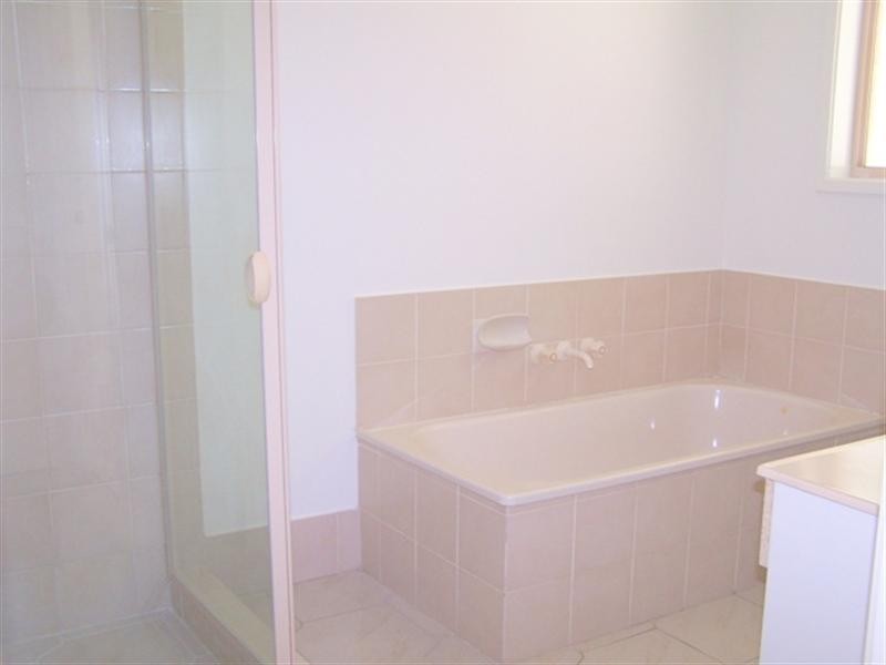 33 Balsa Street, Elanora QLD 4221