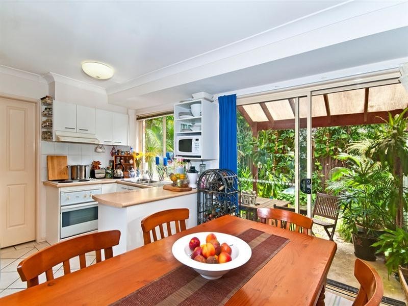 2/9 Kingia Court, Burleigh Heads QLD 4220