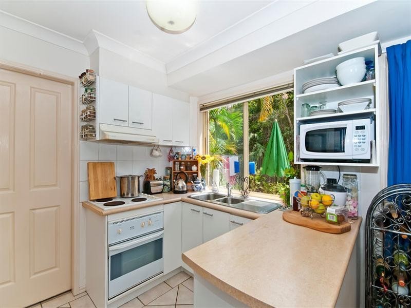 2/9 Kingia Court, Burleigh Heads QLD 4220