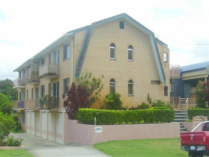 3/10 Tenth Avenue, Palm Beach QLD 4221