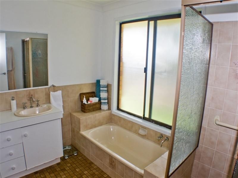 84 Ironbark Street, Elanora QLD 4221