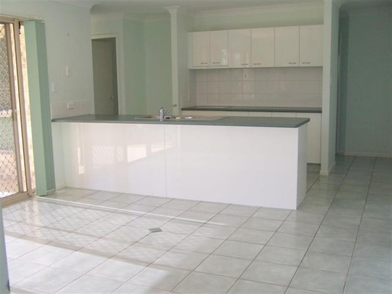 27 Hibertia Avenue, Elanora QLD 4221