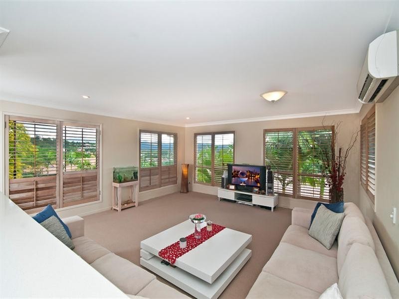 10 Bunbury Court, Elanora QLD 4221