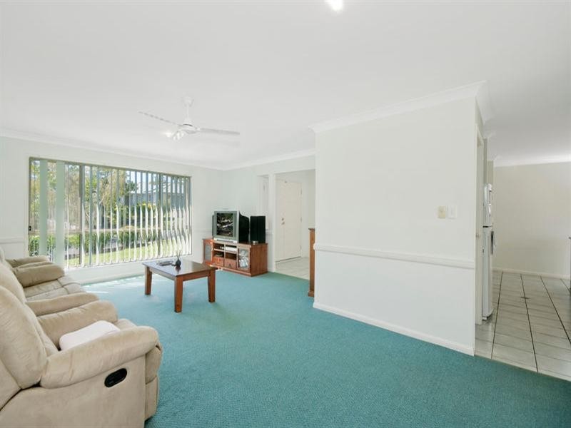 27 Hibertia Avenue, Elanora QLD 4221