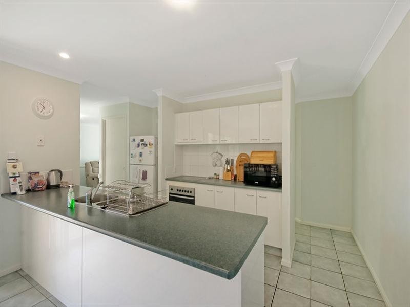 27 Hibertia Avenue, Elanora QLD 4221