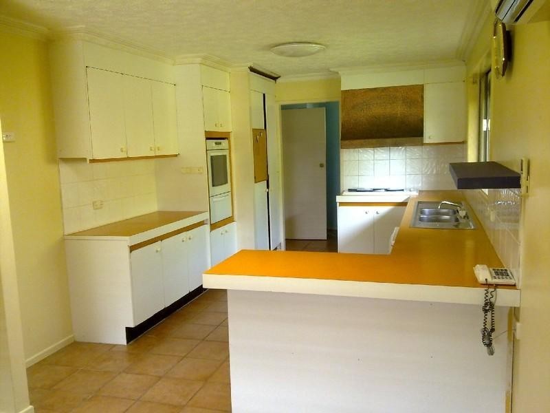 86 Tallebudgera Drive, Palm Beach QLD 4221