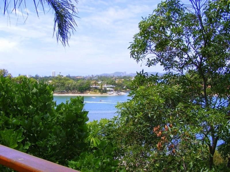 114 Ocean Parade, Burleigh Heads QLD 4220