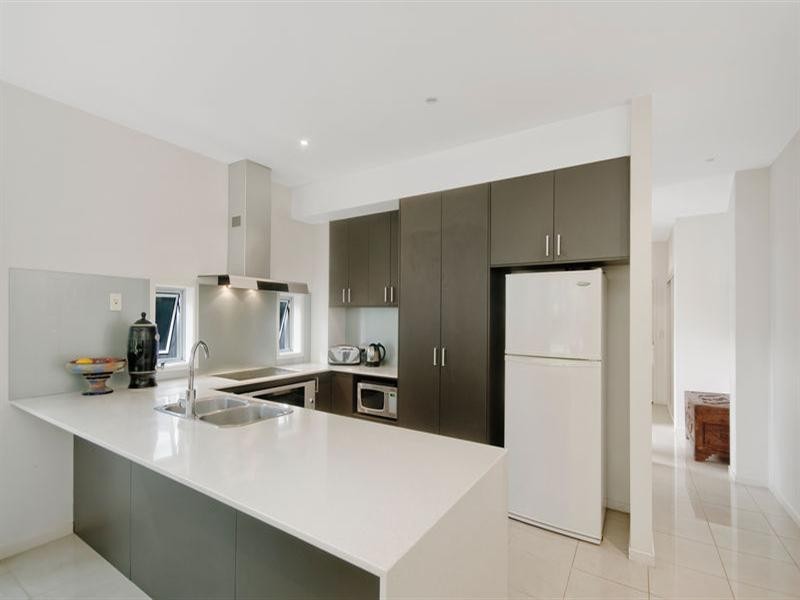 2/24 Sarawak Avenue, Palm Beach QLD 4221