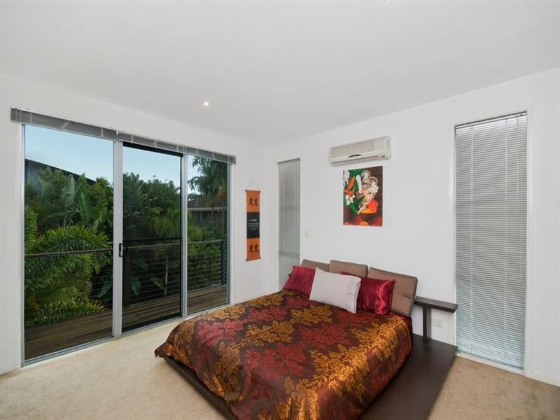 2/24 Sarawak Avenue, Palm Beach QLD 4221