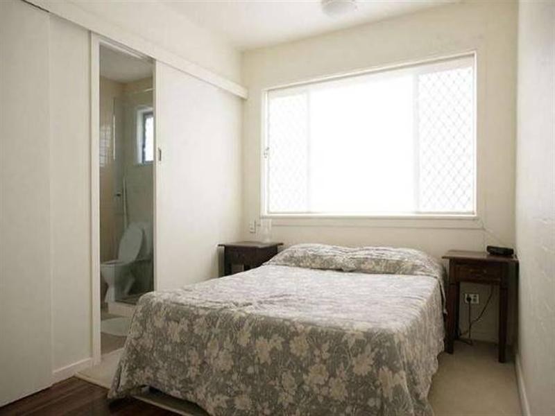 2/806 Pacific Parade, Currumbin QLD 4223