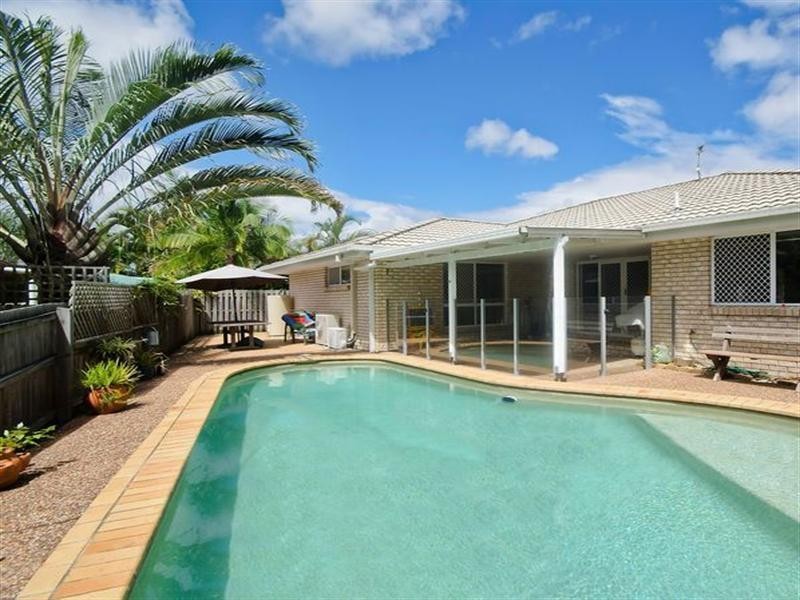 8 Casuarina Drive, Elanora QLD 4221