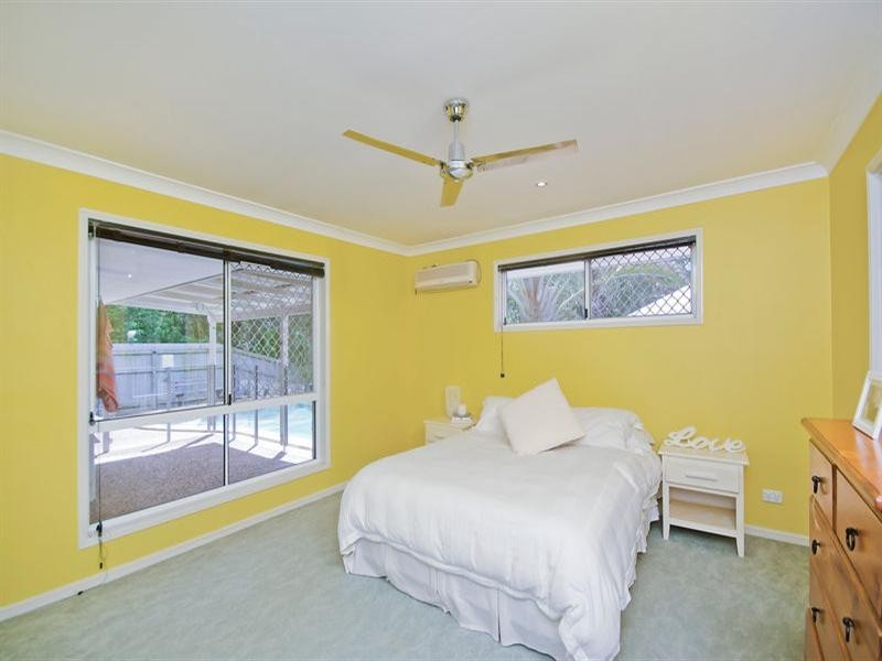 8 Casuarina Drive, Elanora QLD 4221