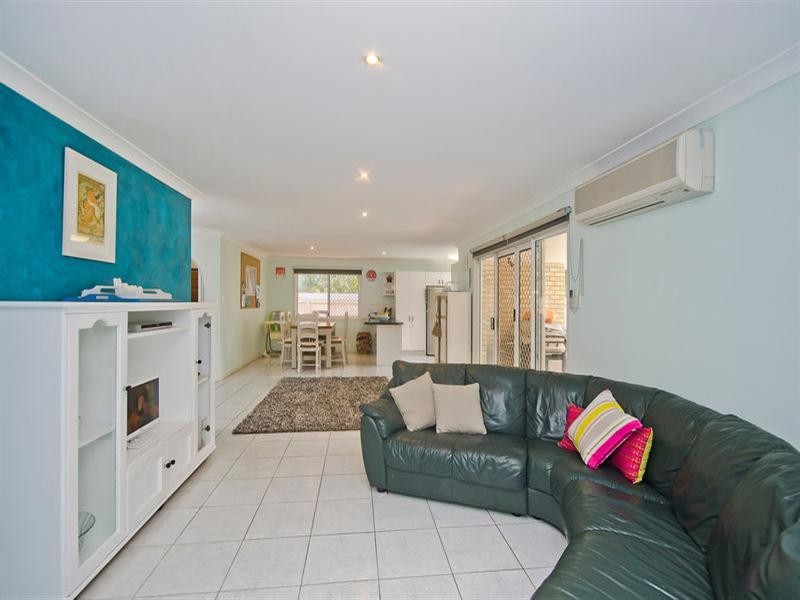 8 Casuarina Drive, Elanora QLD 4221