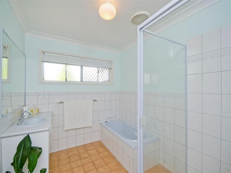 8 Casuarina Drive, Elanora QLD 4221