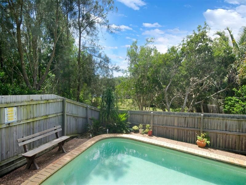 8 Casuarina Drive, Elanora QLD 4221