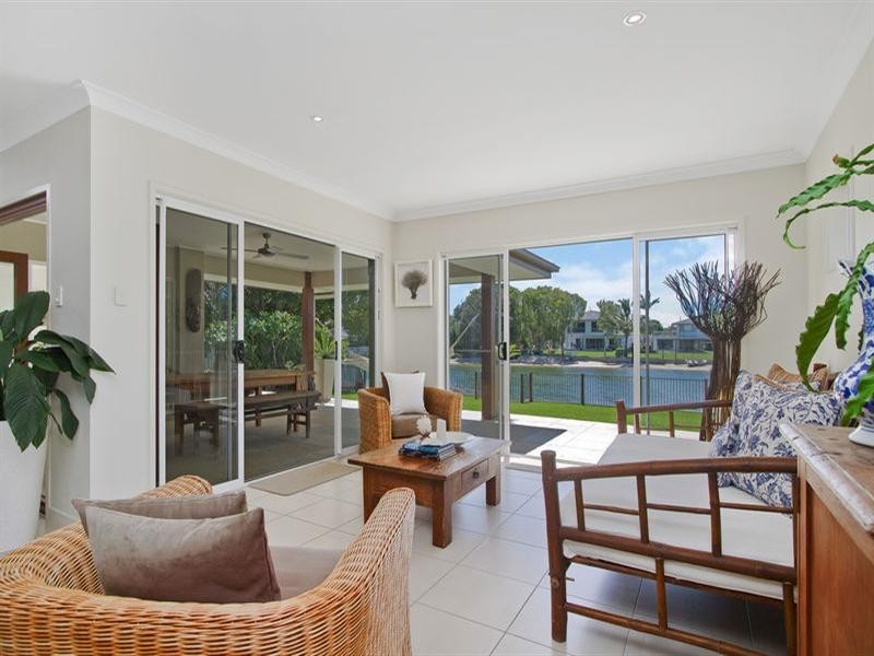 16 Mallawa Drive, Palm Beach QLD 4221