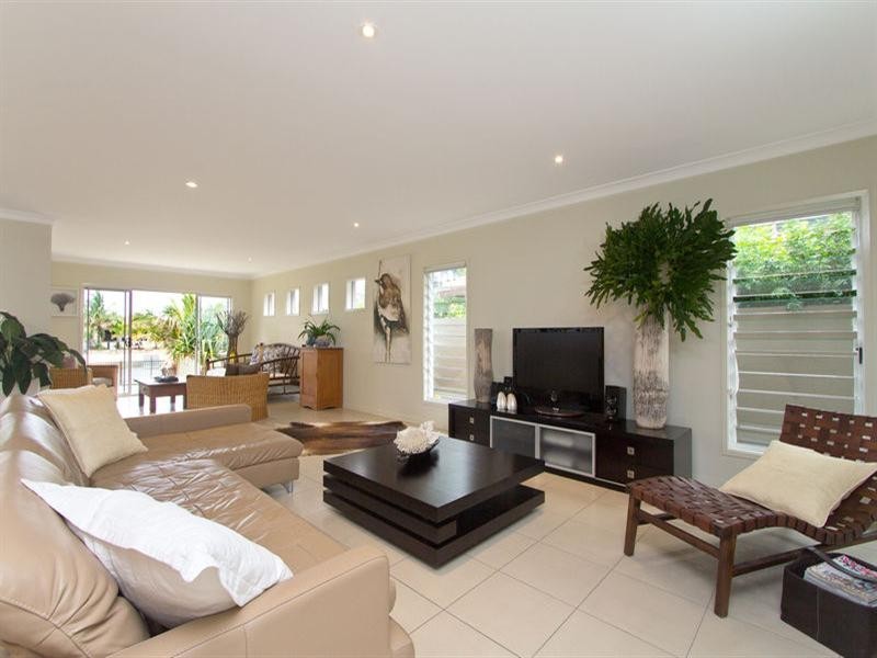 16 Mallawa Drive, Palm Beach QLD 4221