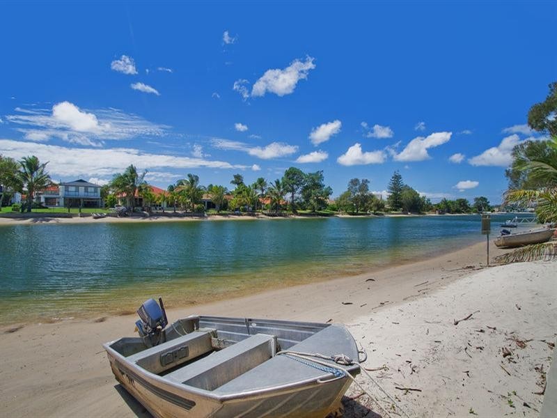 16 Mallawa Drive, Palm Beach QLD 4221