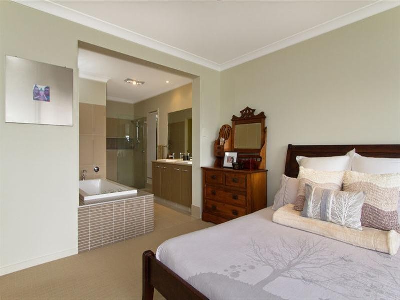 16 Mallawa Drive, Palm Beach QLD 4221