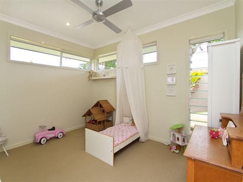 16 Mallawa Drive, Palm Beach QLD 4221