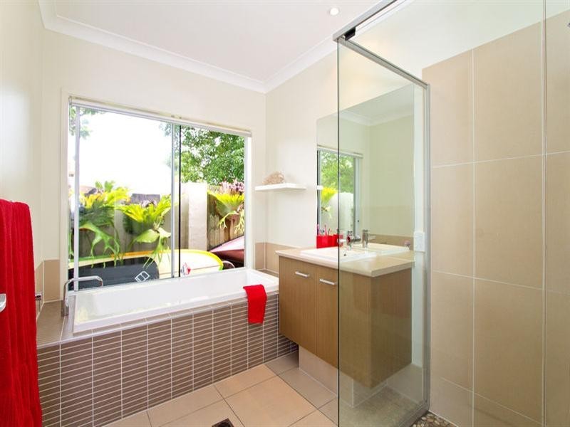 16 Mallawa Drive, Palm Beach QLD 4221