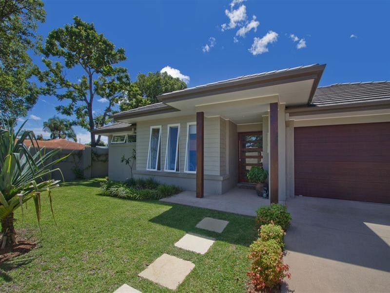 16 Mallawa Drive, Palm Beach QLD 4221