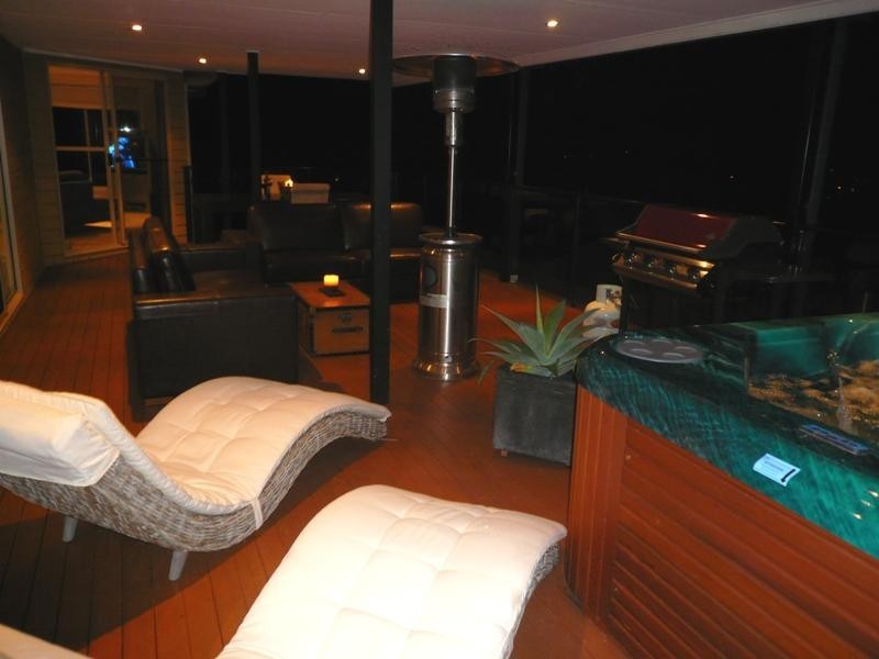 64 Doubleview Drive, Elanora QLD 4221