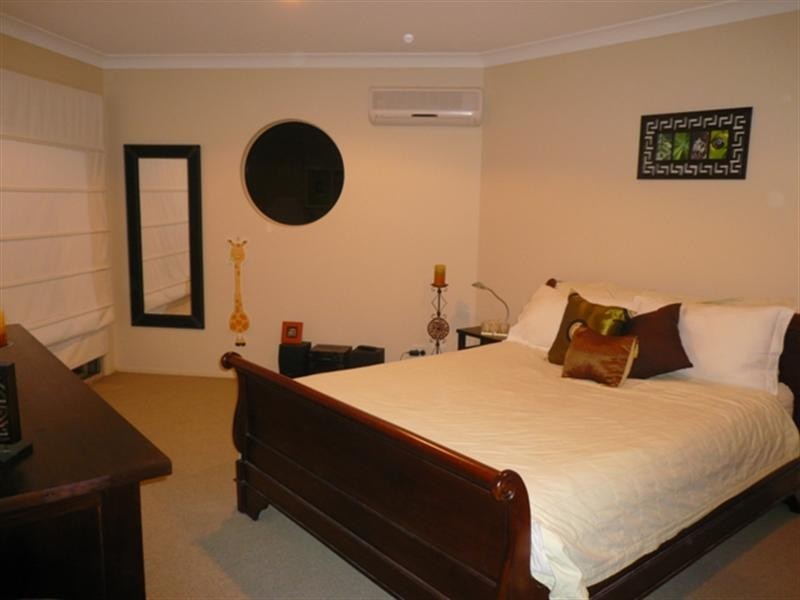 64 Doubleview Drive, Elanora QLD 4221