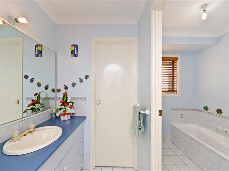 42 Chippendale Crescent, Currumbin Waters QLD 4223