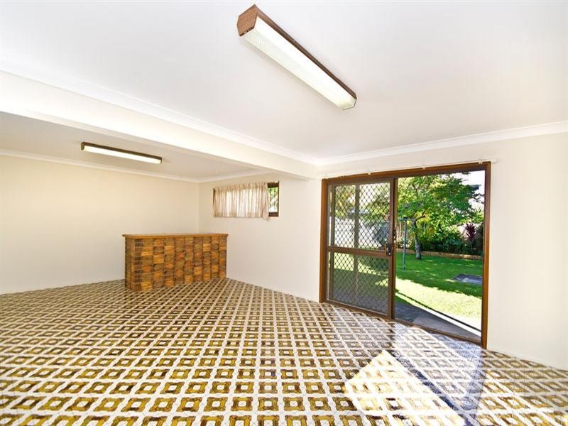 40 Philippine Parade, Palm Beach QLD 4221